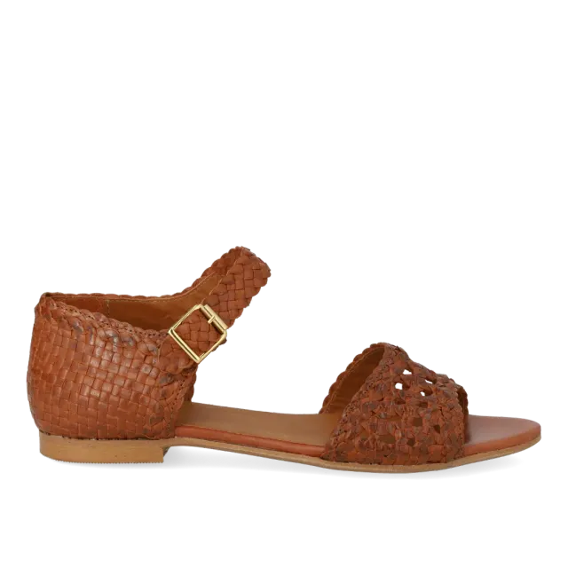 Angulus hand-braided sandal with cut-out pattern detail sandale cuir tressé